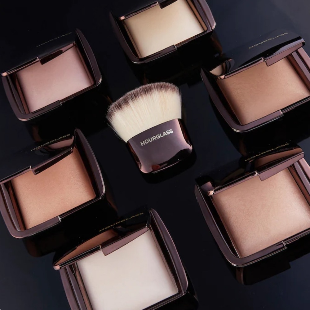 NEW Hourglass Ambient® Lighting Finishing Powder